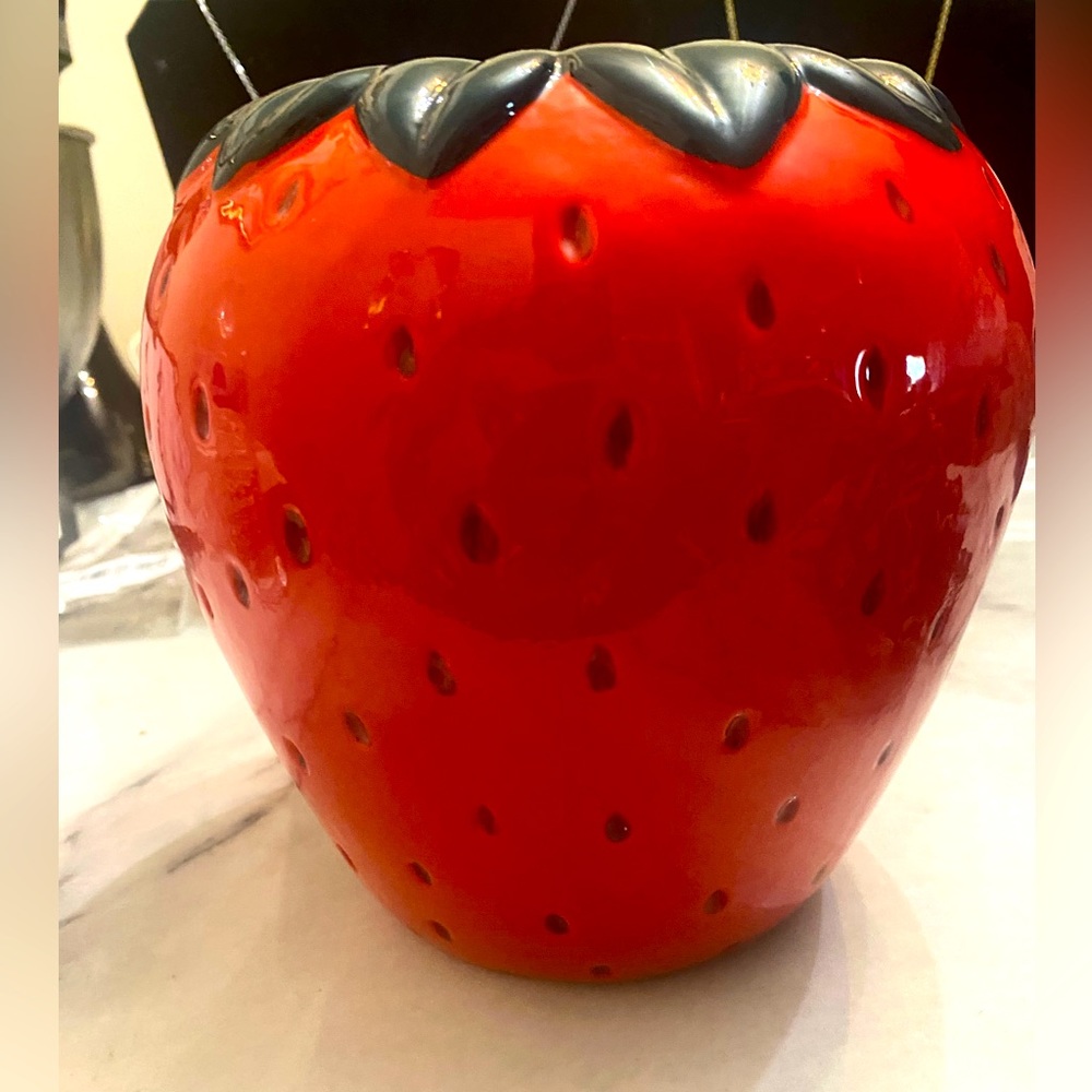 Nwt Strawberry 🍓Planter Vase - Picture 7 of 8